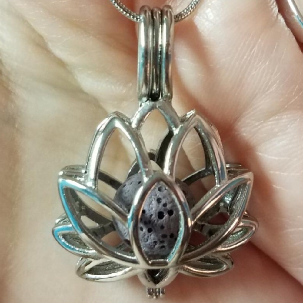 Lotus Pendant Lava Stone Aromatherapy Necklace NWT - Picture 4 of 5